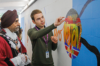 Art Mural Student and Deputy Mayor